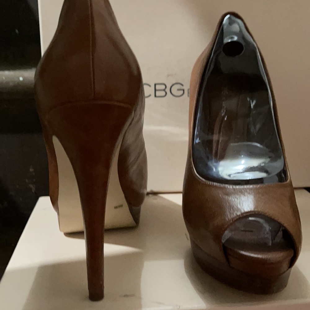 shoes - Picture 3 of 3
